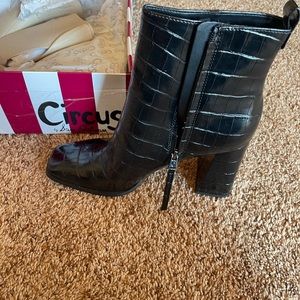 Circus boots sz 10